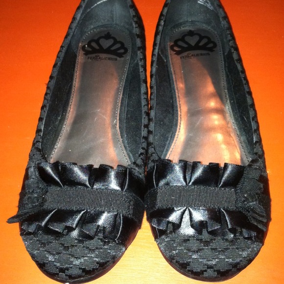 Black flats, barely worn!