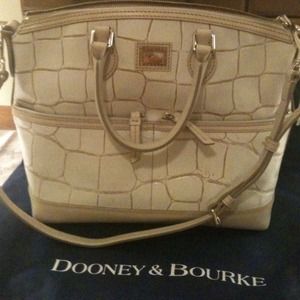New Dooney & Bourke beige bag