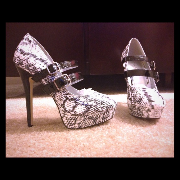 ShoeDazzle Snake Print Heels
