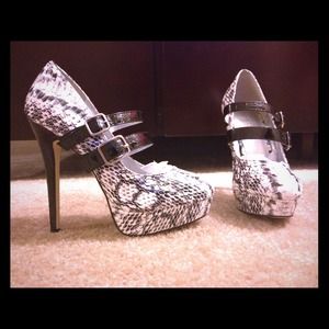 ShoeDazzle Snake Print Heels