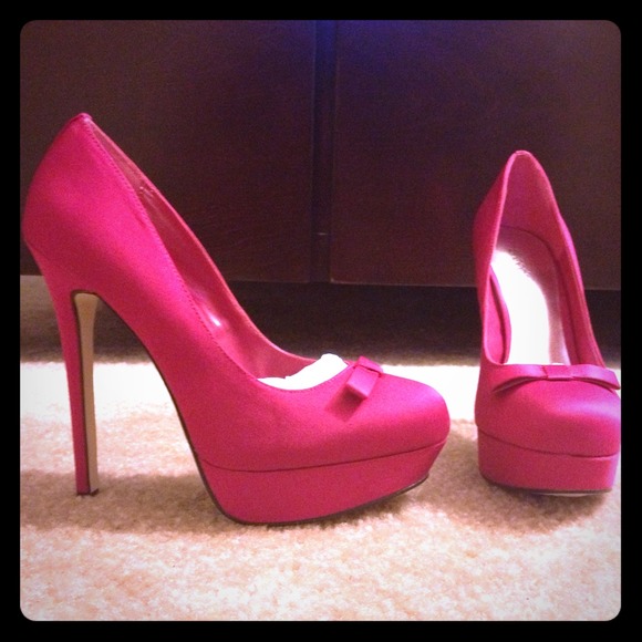 ShoeDazzle Fuchsia Heels