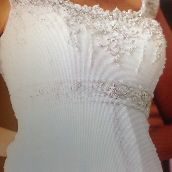 Brides by DeMetrios wedding dress - Picture 2 of 4