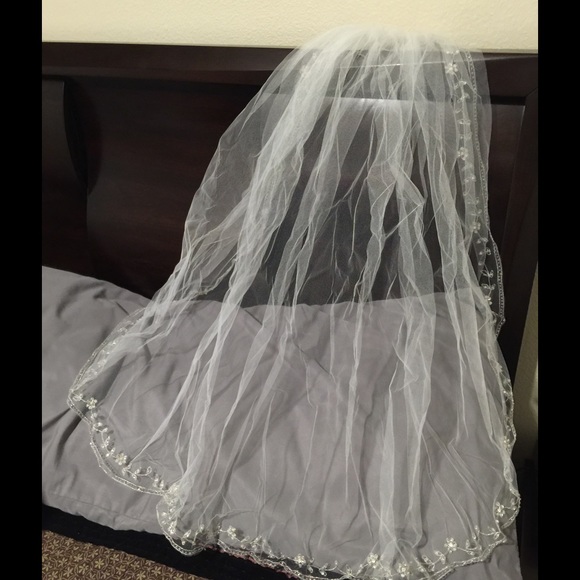 Brides by DeMetrios wedding dress - Picture 4 of 4