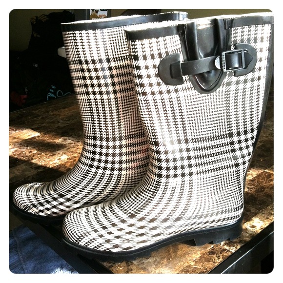 ☔RAIN BOOTS! REDUCED💋