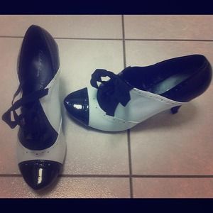Trendy Black and White Shoes/Heels