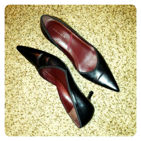 ✂REDUCED!✂Classic Tahari kitten heels