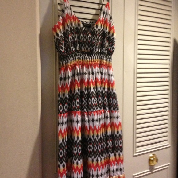 Super cute maxi summer dress (L)only worn once.
