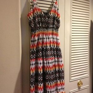 Super cute maxi summer dress (L)only worn once.