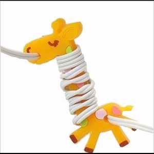 2psc Cute giraffe Earphone/cable/winder /brand new