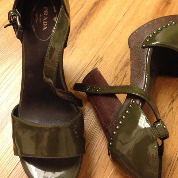 Authentic Prada Platform pumps