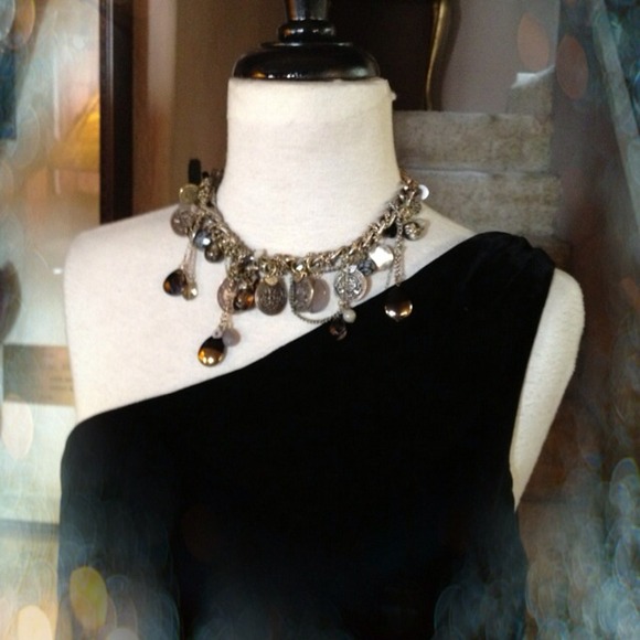 DVF Velvet Perfection! - Picture 2 of 4