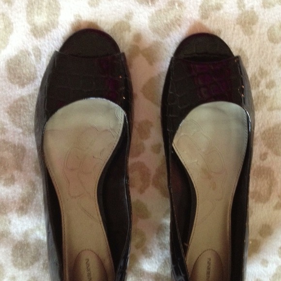 **SOLD** for luv1ck**flats worn once open toe blk - Picture 1 of 3