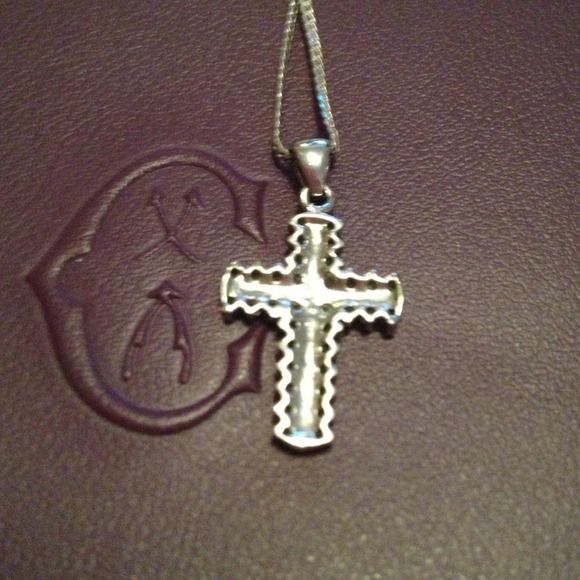 New listing:: silver cross chain::sold - Picture 2 of 3