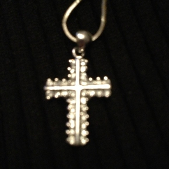 New listing:: silver cross chain::sold - Picture 3 of 3