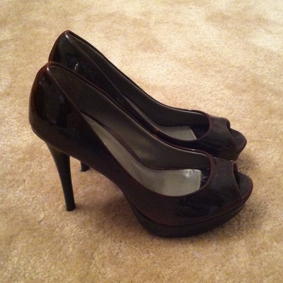 ❤️sexy sexy black/red peep toe pumps❤️ - Picture 2 of 4