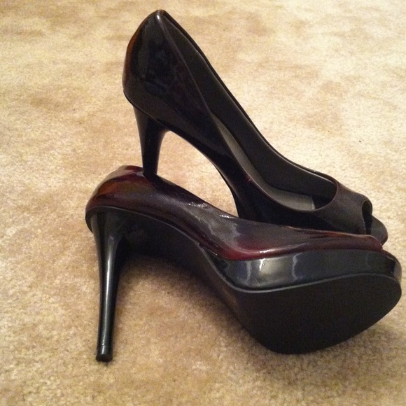 ❤️sexy sexy black/red peep toe pumps❤️ - Picture 3 of 4