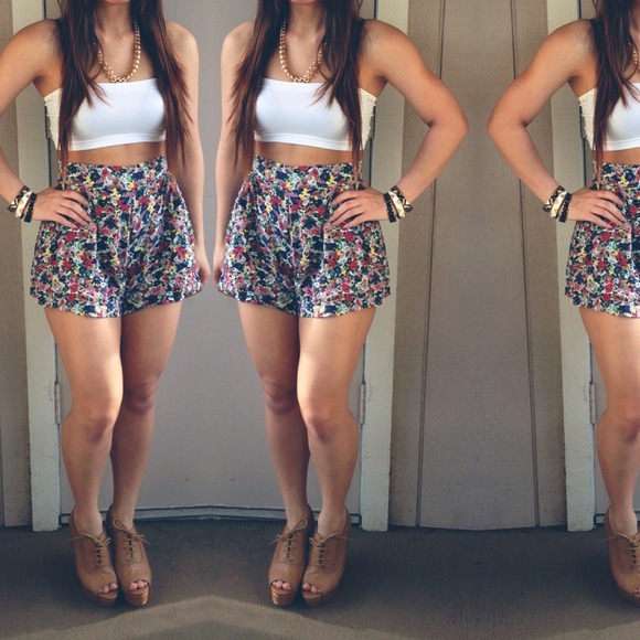 Floral high waisted shorts.