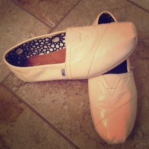 Toms shoes 💟saved for @sclark3393💟