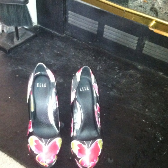 Shoes - Picture 1 of 3