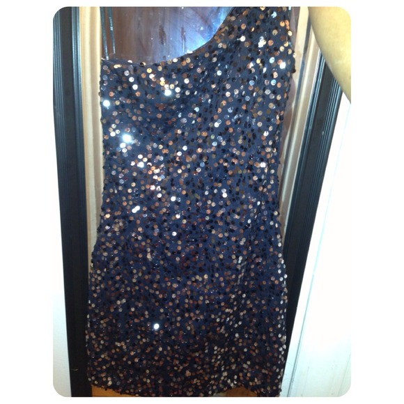 BRAND NEW Cute sequence dress - Picture 2 of 2