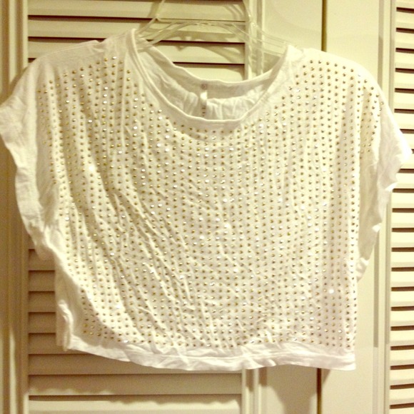 NWOT Super Cute white & gold studs top size XS