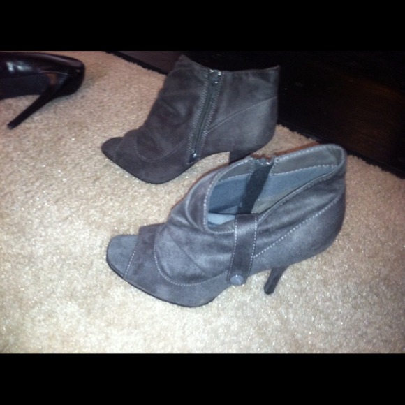 Shoes - Picture 3 of 3