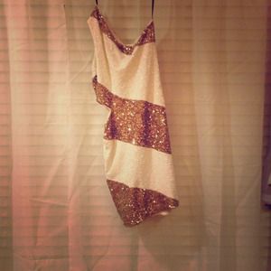 Wore only once! Used for my homecoming dress.