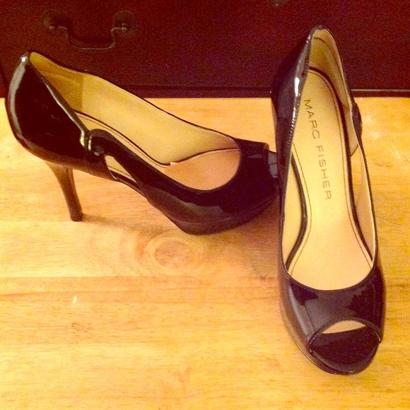 Dress black synthetic patent pumps, worn once