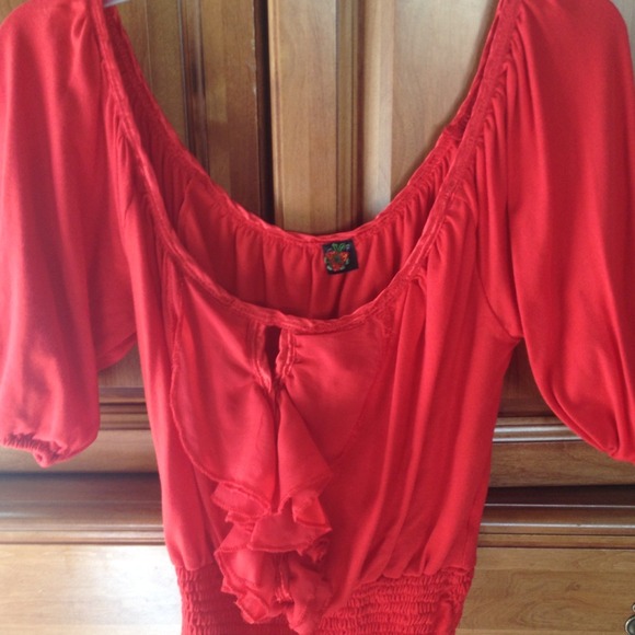 Very cute and sexy red blouse worn twice !