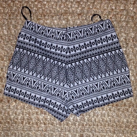 🌟Host Pick🌟Aztec high waisted shorts - Picture 2 of 4