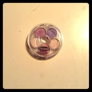 Get Glowin' Eyshadow! (Drugstor product!)