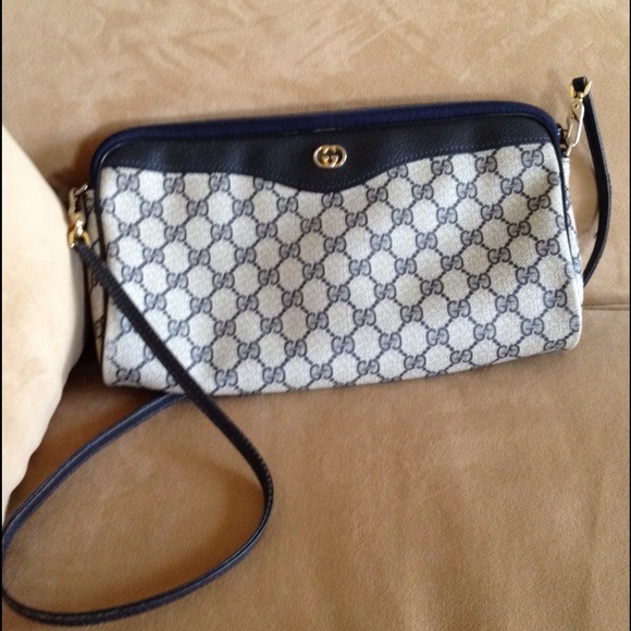 Gucci Clutches & Wallets - VINTAGE Auth Gucci Purse Navy blue.