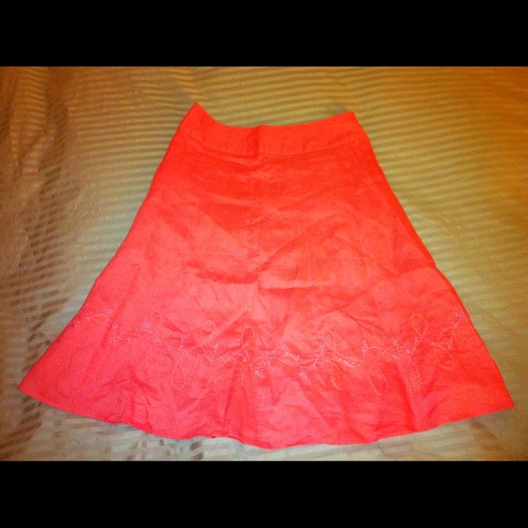 Embroidered full coral skirt - Picture 2 of 4