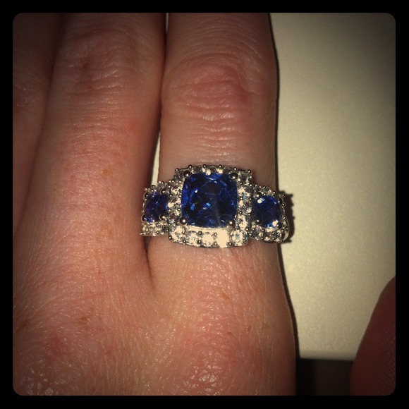 Jewelry - Sapphire cocktail ring
