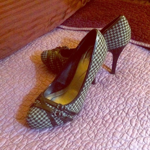 Black plaid cute pumps! Sz 6.5