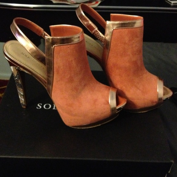 SOLD***** Never Been worn Sole Society shoes