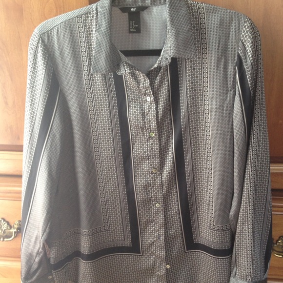 H&M Blk blouse !!!