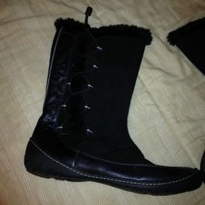 Black privo boots by Clark's with fur