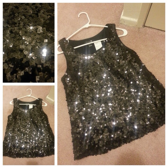 FINAL SALE! $8 Black sequined all over tank top.