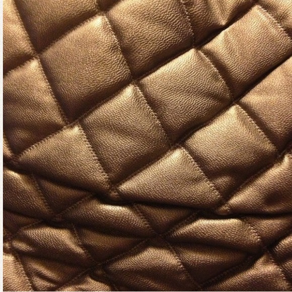 🚫SOLD Chic and Classy metallic silver XL purse - Picture 2 of 4