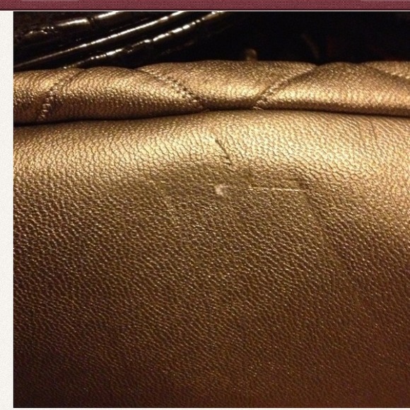 🚫SOLD Chic and Classy metallic silver XL purse - Picture 4 of 4