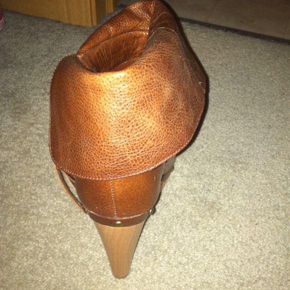 NIB INC Ankle Boots, Size 8 - Picture 3 of 3