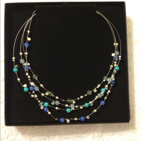 New never worn, but no tag Avon Necklace