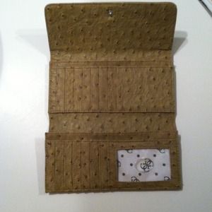 Guess Wallet.
