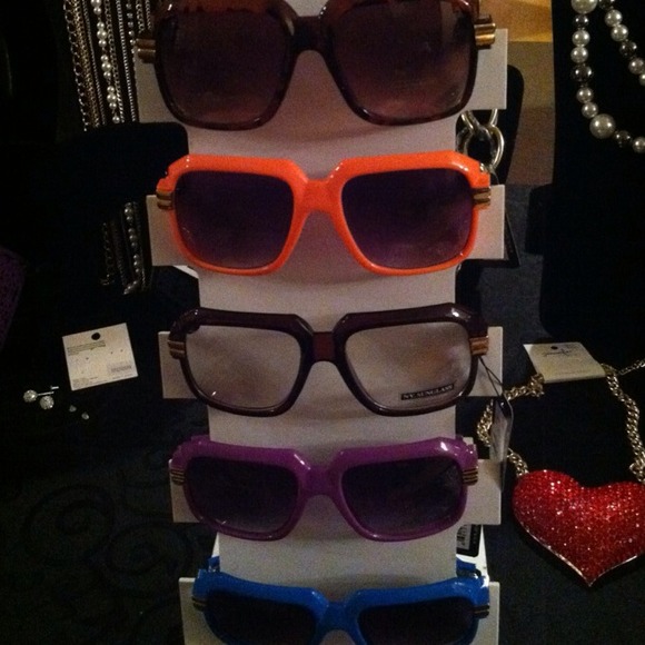 Old School Glasses comes in different colors