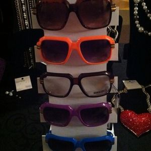 Old School Glasses comes in different colors