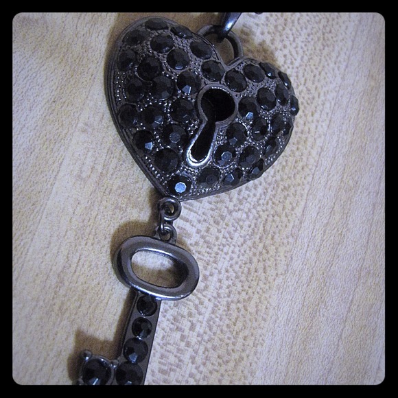 KEY TO MY HEART (black long chain necklace)