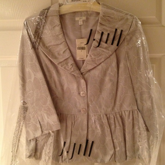 🎉🎉-HOST PICK-silver embossed jacket🎉🎉 - Picture 1 of 4