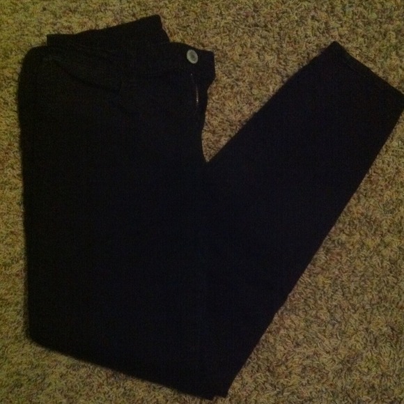 Black American eagle jeggings.