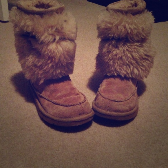 UGG Boots - Tan Uggs